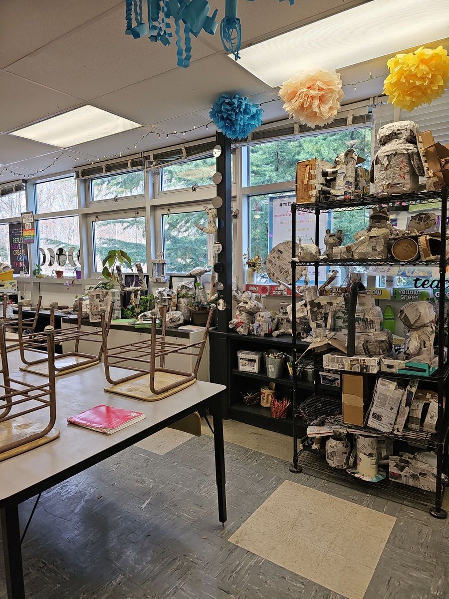 MsValentineRMS's tweet image. Paper mache everywhere! 7th graders make sacred objects from recycled materials and discuss how art gives value to things.
@TeamRidgely @BarishSeth @MDartED @RTwentey @cgibson5bcps @CrayolaEdu