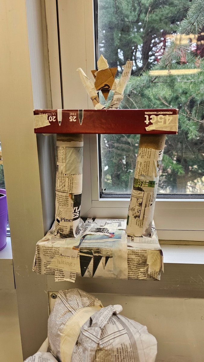 MsValentineRMS's tweet image. Paper mache everywhere! 7th graders make sacred objects from recycled materials and discuss how art gives value to things.
@TeamRidgely @BarishSeth @MDartED @RTwentey @cgibson5bcps @CrayolaEdu