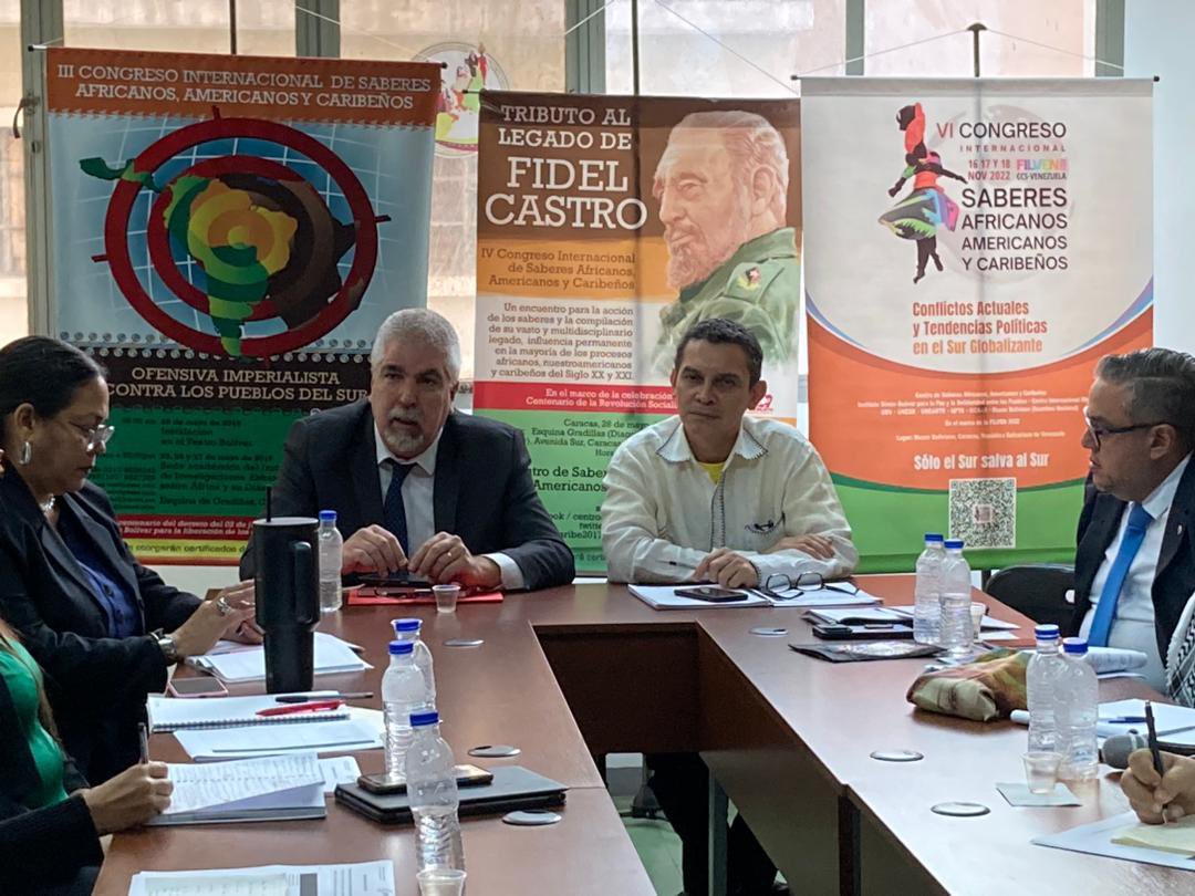 Cancilleria_ve's tweet photo. 📢#Entérate | Equipos de la @CancilleriaVE y @saberafricano debatieron sobre las 7T y la nueva geopolítica desde el Sur Global, intercambiando reflexiones e ideas para el fortalecimiento de la Revolución Bolivariana.

 #FebreroAntiimperialista https://t.co/LkhpjkQEmL