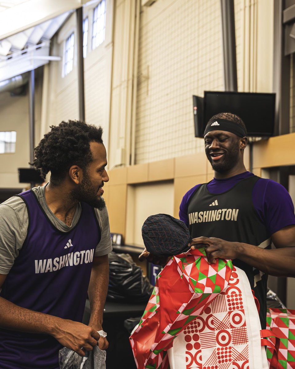 UW_MBB tweet picture