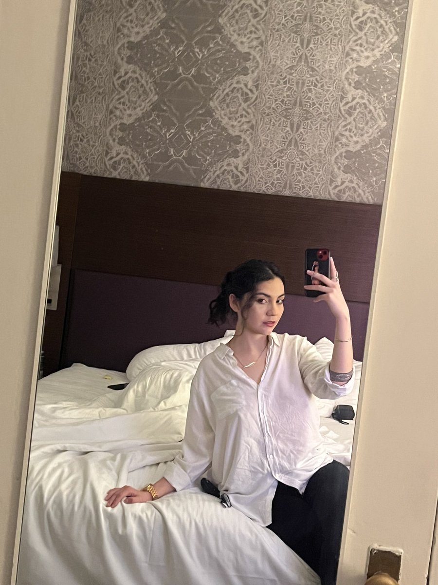 apimpnamedannie's tweet photo. Burfday wknd https://t.co/WMegptt23H