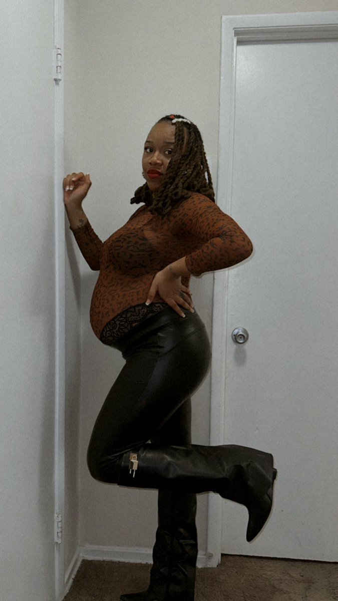 dayyy_boo's tweet photo. Carrying gracefully😍 #7months #MommaDAY 🌹 https://t.co/C8cNrB57HC