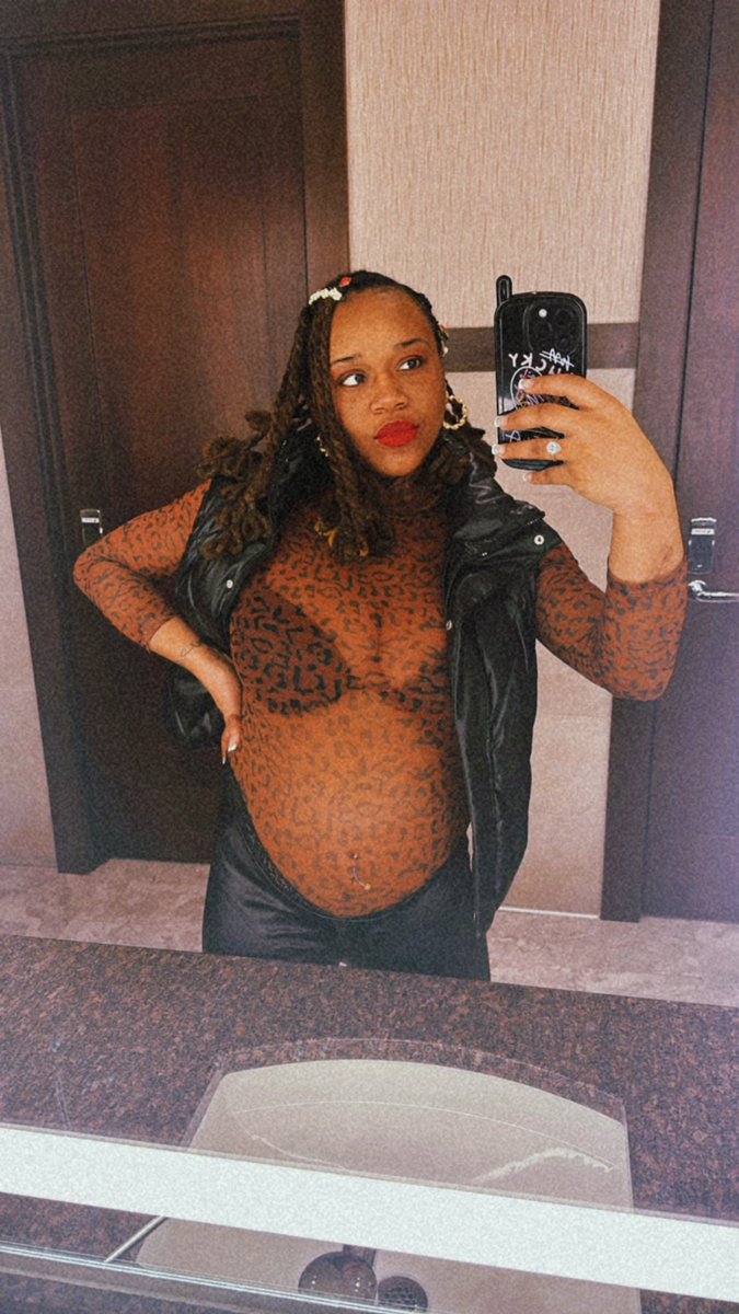 dayyy_boo's tweet photo. Carrying gracefully😍 #7months #MommaDAY 🌹 https://t.co/C8cNrB57HC
