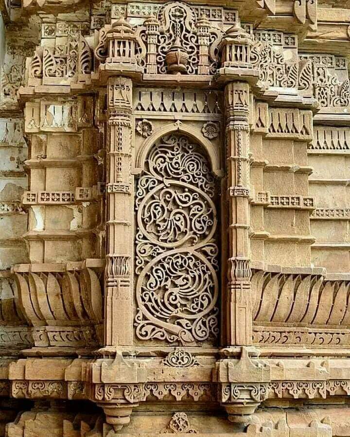 VoicefrEquality's tweet photo. This is Jama Masjid, Ahmedabad in Gujarat.

From which angle does this look like a masjid? How smartly they are occupied, modified, and renamed. 

Hindu symbols in Masjid, who will believe that? https://t.co/54ebnWXYFF