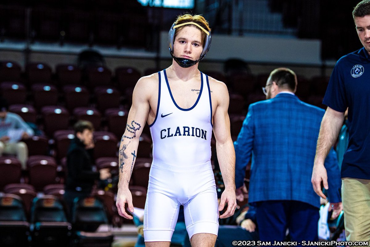 🚨 UPSET 🚨

125: Joey Fischer (Clarion) defeats Anthony Noto (Lock Haven) 9-6!