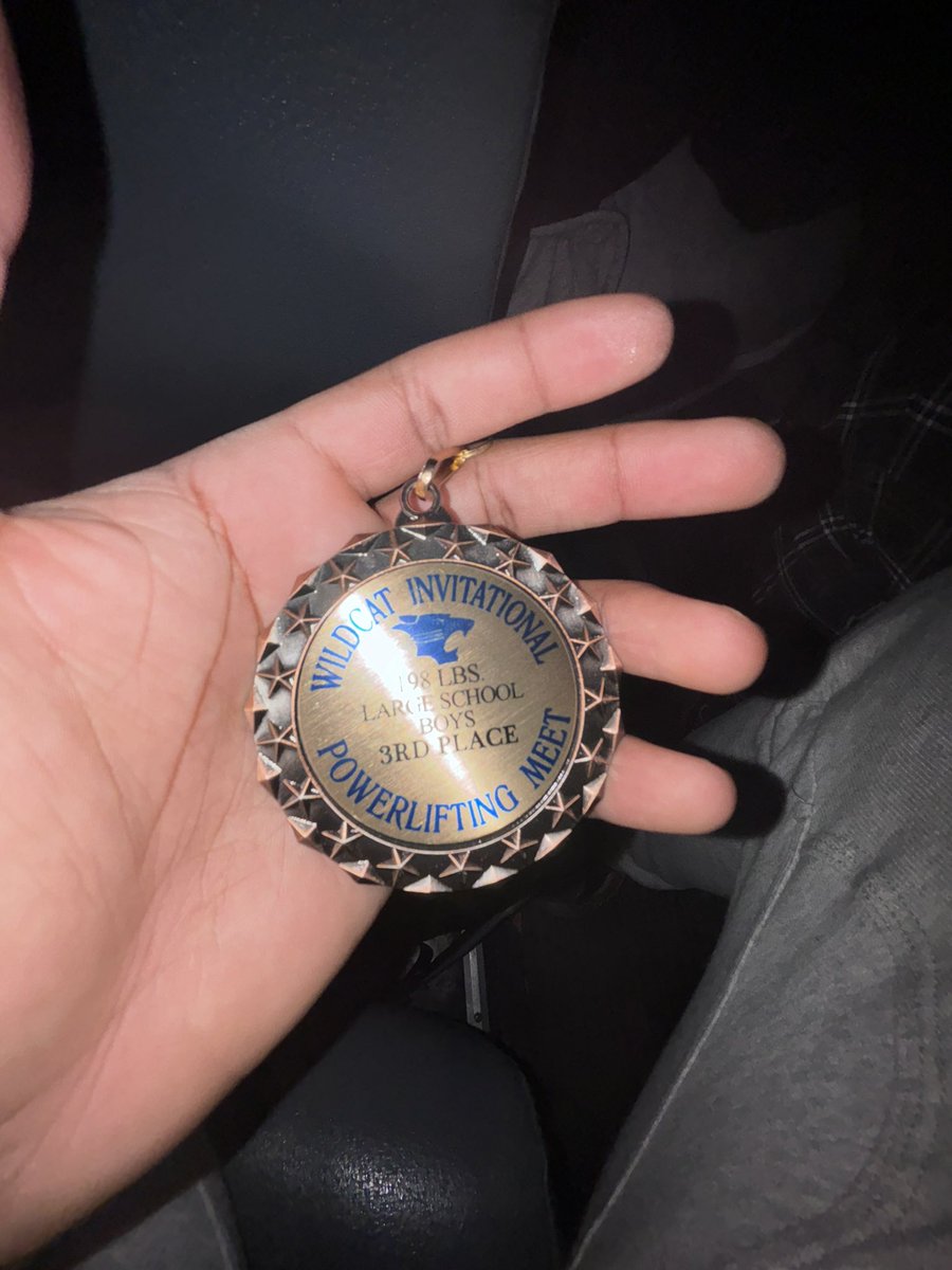 thedanielnewton's tweet photo. First Powerlifting Meet of Jr. Year 🏋🏽🥉
Squat - 500
Bench - 270
Deadlift - 480, failed 515 PR
3rd place in 198 https://t.co/x4yPqo7Wls