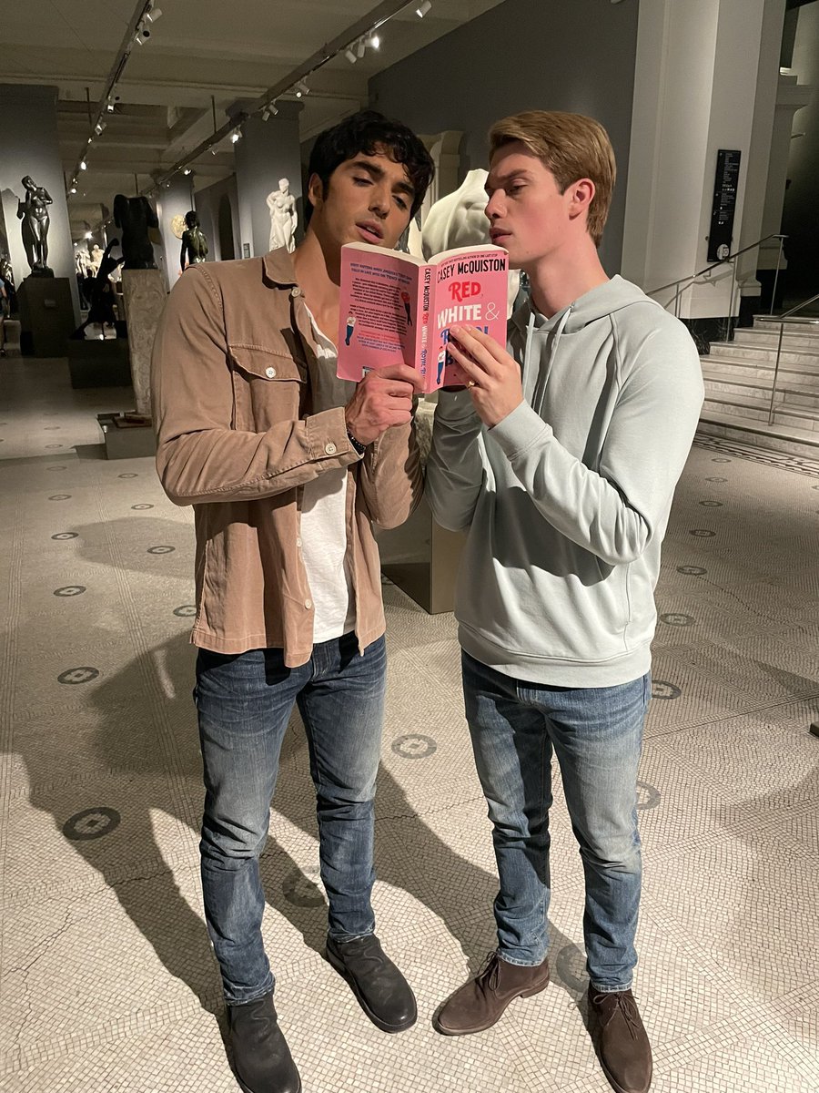 RWRBLAT's tweet photo. Literalmente estos dos se cayeron del libro. 

#RWRBMovie 
#RedWhiteAndRoyalBlue https://t.co/tErkd9xFsE