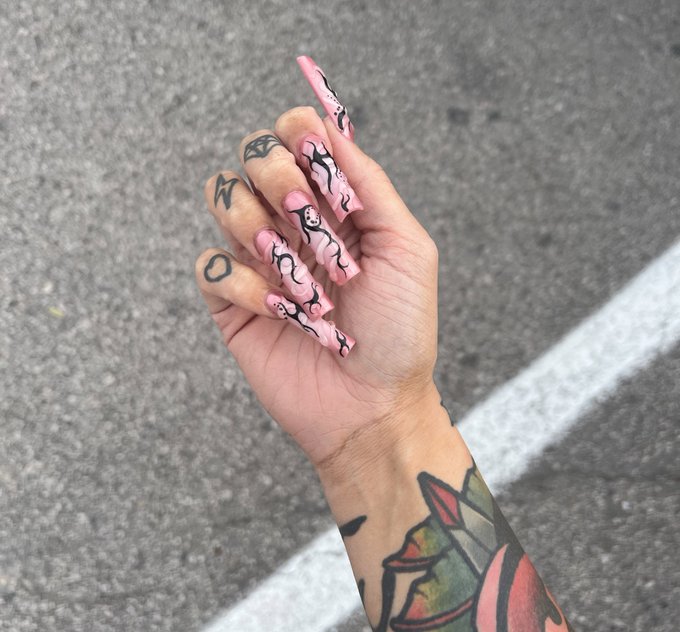 how do y&rsquo;all feel about my nails? 💅🏽 https://t.co/DdBrXofcMd