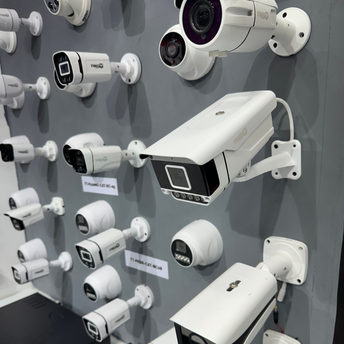 BlackCatsGroup's tweet photo. Installing Same Model CCTV Camera at all points will not be the solution . Cameras are WIDE , Super Wide , Narrow ,Long Light, 4K Resolution. We choose according to the Points #blackcats #cctvcamera #cctv #cctvcamerainstallation #cctvcamerainchennai #cctvcameradealerinchennai https://t.co/L0FSd5uiZK