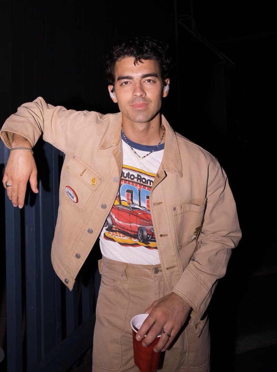 joejonasfiles's tweet photo. joe jonas https://t.co/U4Qrt12dnQ