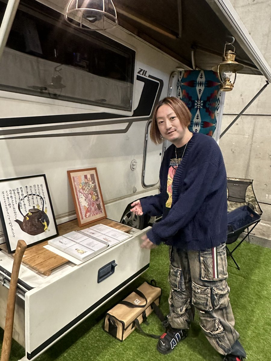hotakakito's tweet photo. ウキたんが早速来場して頂き、とんでもないファイルを貸してくれました。梅の花全作品、ポストカードで観られます。これは凄い、、、。こっちの方が見る価値ありかも… https://t.co/Mmw4ko0IoG