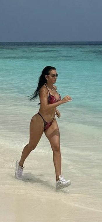 assteen97's tweet photo. GORGINA #alnassar #Cristiano #gorgina #Ronaldo𓃵 #goat #beutiful #hot #sexy https://t.co/NKfgY6NT5s