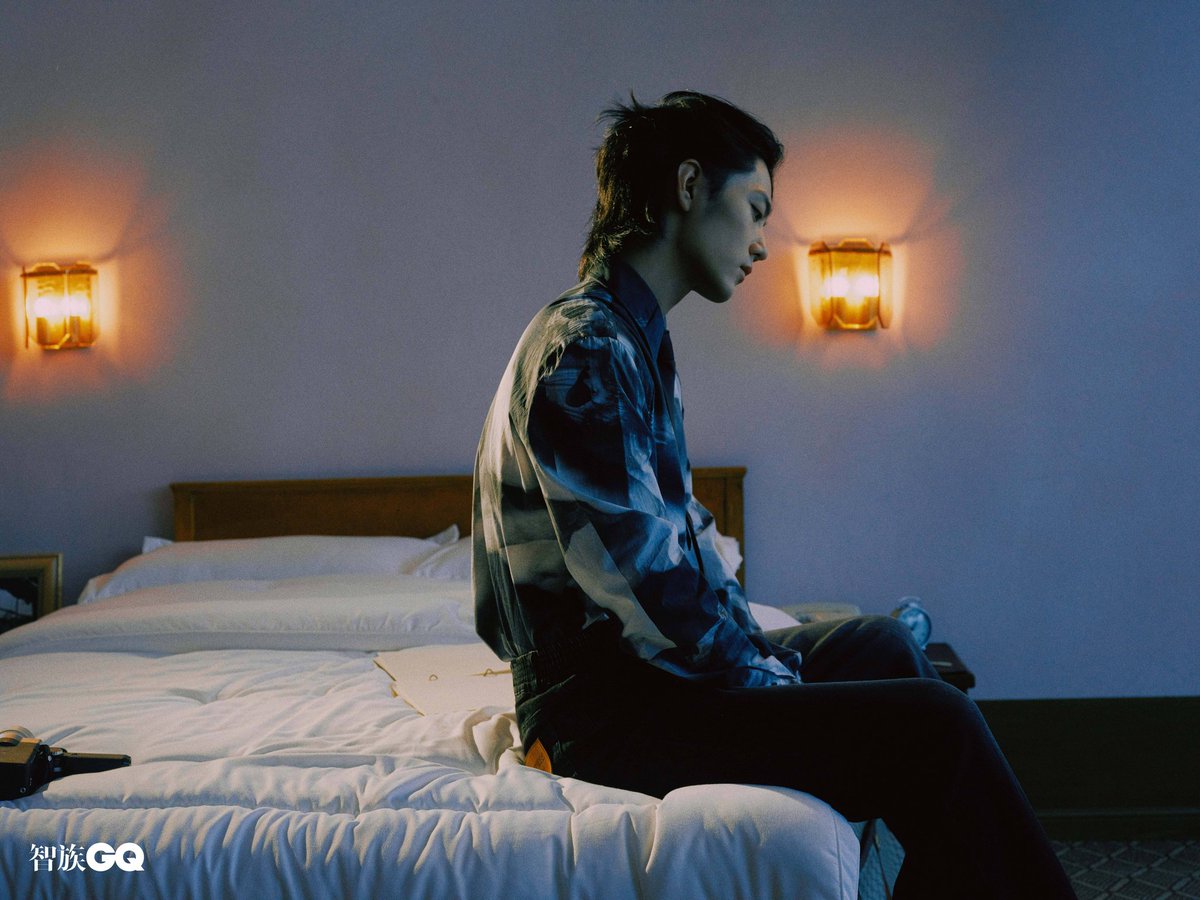 XiaoZhan_OFC's tweet photo. 【240202 Photo】

#XiaoZhan1005NewsPort
#XiaoZhan #肖战 #SeanXiao

GQ Weibo updated：

Chapter 06
Xiao Zhan understands himself again in the mirror. https://t.co/TBPCg7oFYP