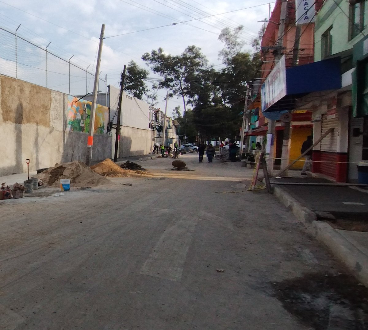 colcarmenserdan's tweet photo. @C5_CDMX Vecinos: Conduzcan con precaución en las inmediaciones del @MdoCarmenSerdan continuan las obras en banquetas y está una coladera abierta. @Alcaldia_Coy mandar a personal para evitar algún percance https://t.co/oEs6hoGodR
