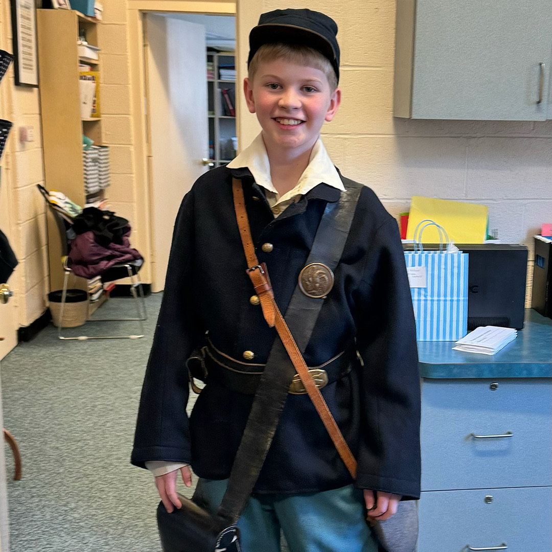 LittleFlowerSc6's tweet photo. The fifth grade enjoyed some hands-on learning about the Civil War with items from a traveling history trunk from Gettysburg and the national park service. #creativelearning #CardinalCommunity #ADWcommUNITY https://t.co/gYwyZdZDY2