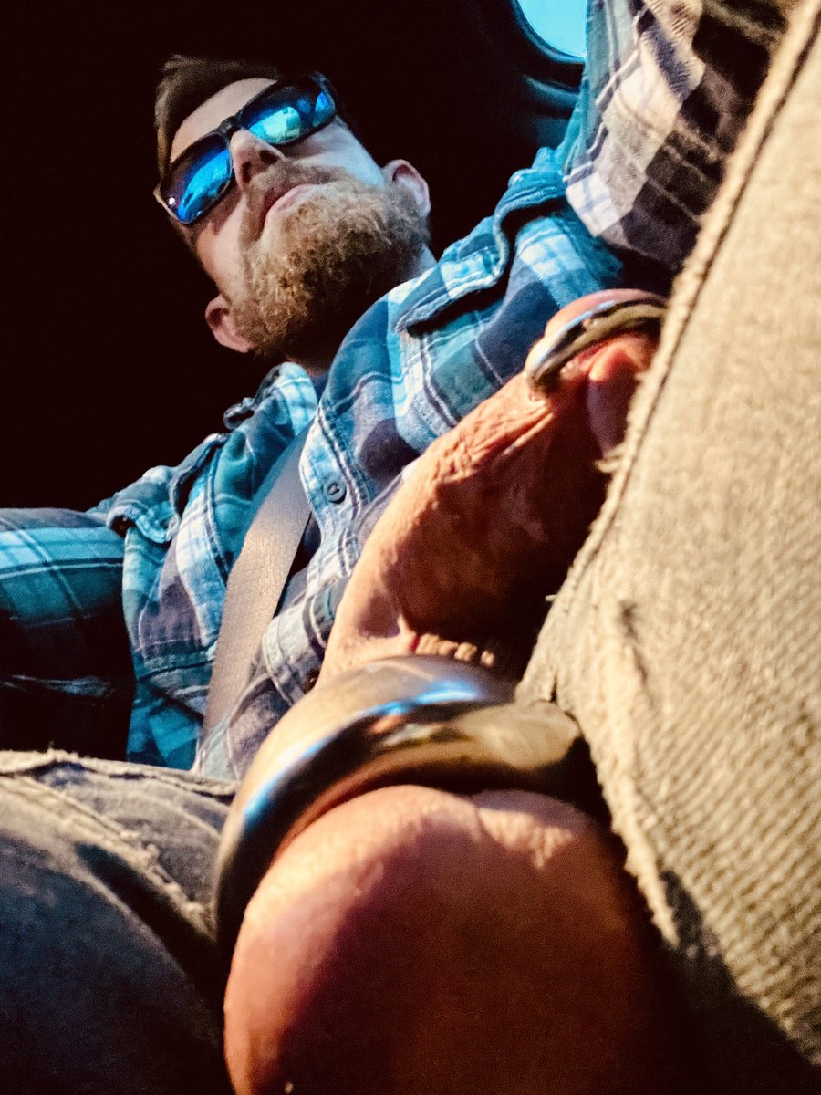 A man sometimes gotta just let it hang out 😎
#papiercing #ballstretching #Tradie #lowhangers