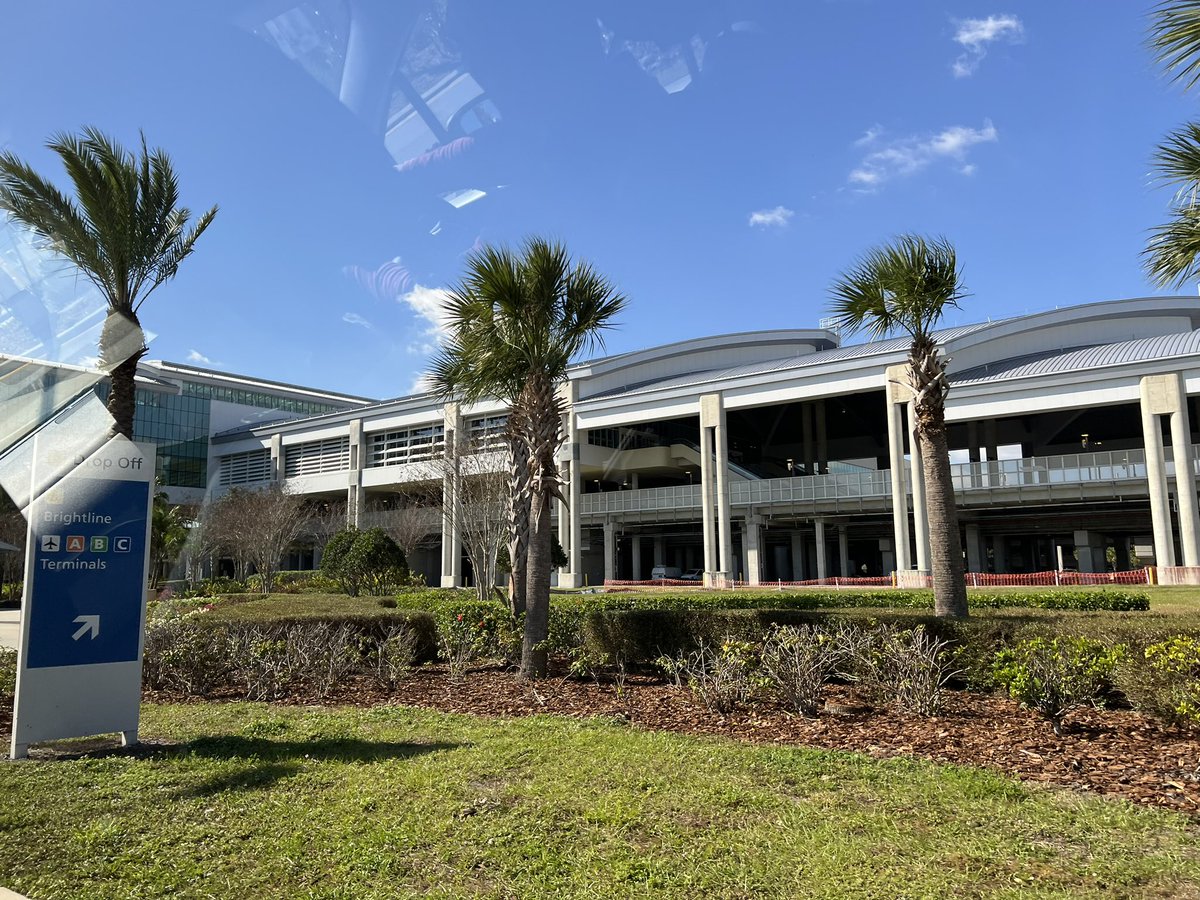 My first time taking Florida’s Brightline from Miami to Orlando. What a joy! It honestly made me proud to be an American. 🇺🇸 This is how public private partnerships should work. Heads up &amp; pay attention <a href="/GavinNewsom/">Gavin Newsom</a> <a href="/CaltransHQ/">Caltrans HQ</a> <a href="/GoBrightline/">Brightline</a>