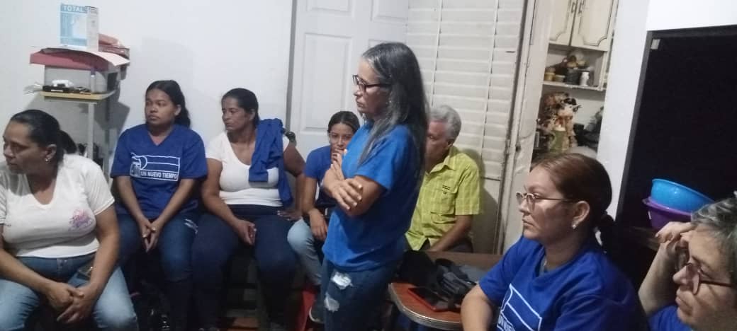 LenchoM's tweet photo. Nuestro @partidountlara_ realizando hoy #1FEB2024 conversatorios en El Tocuyo, #Lara, animando las estructuras del mcpio Moran y apoyando los programas electorales de defensa de voto y respaldando a nuestra candidata @MariaCorinaYA https://t.co/i7dKnDUIw5
