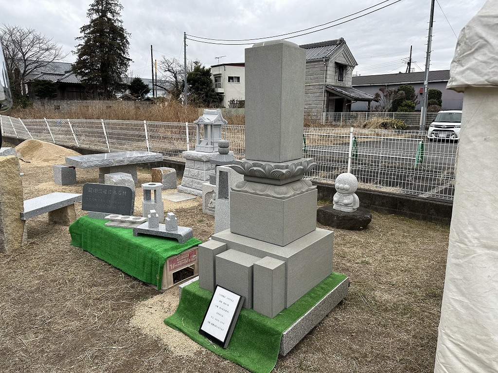bosekisyokunin's tweet photo. 今年も　真壁のひな祭り　和の風第二十章が開催されます、私のお店も石材組合から参加させて頂きました。
当番で2月10日　2月17日　10時から15時に居ますので、ご相談などありましたらご来場ください。お待ちしておりまーす　場所は桜川市真壁町真壁350付近となります https://t.co/pZRtEq6oKa