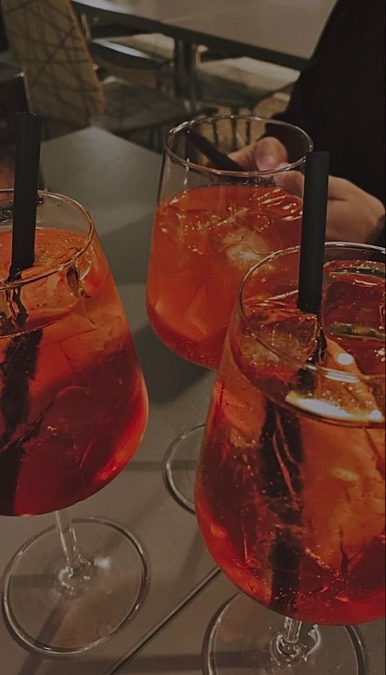 Sipping on dreams, fueling the night. Cocktail night😍😍🍸#GoodNight #CocktailNight #CheersToTheNight 🥰 #thursdaymorning #ThursdayMotivation #thursdayvibes #ThursdayVAR #ThursdayFeeling #thursdaynightfights