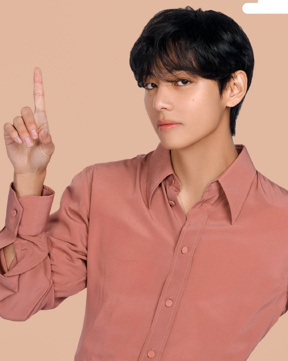 vantecentric's tweet photo. TAEHYUNG LOOKS SO GOOD https://t.co/vXzbxSbCWE