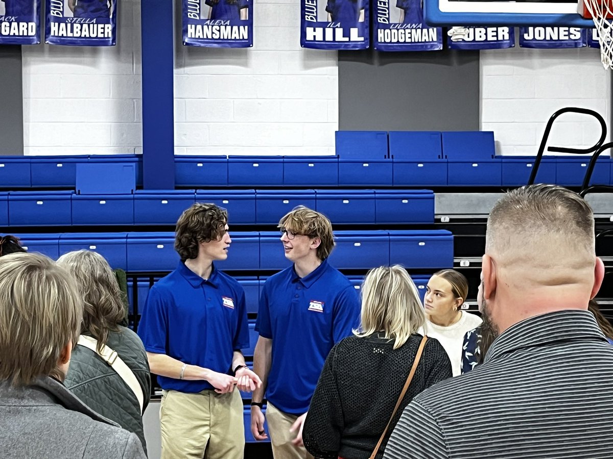 hhs_go's tweet photo. The Class of 2028 heard about the scheduling process for freshman year from Mrs. Listerman this morning, and tonight, we welcomed parents of incoming freshmen to hear about the scheduling process and to ask questions of teachers and current students. @FTHighlandsHS https://t.co/jeIW5dNax7