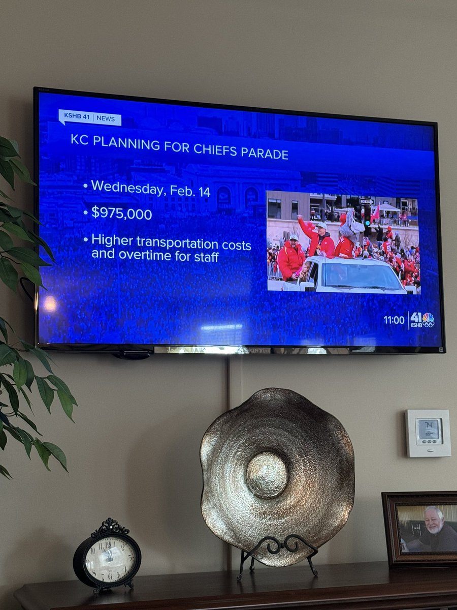 GWOffice's tweet photo. Looks like #ChiefsKingdom is already planning a win at #Super Bowl @957thegame I think you should raise some stink. @dandibley @MorningRoast957 @SteinyGuru957 @BontaHill @ButcherBoy415 @egiddings10 @WillardAndDibs https://t.co/wFLXcqMgOp