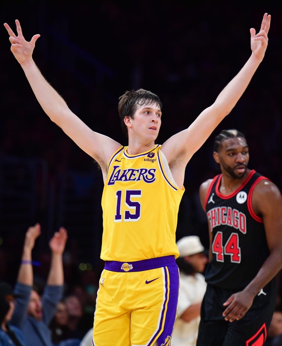 Austin Reaves tonight:

32 Points
55% FG
7/10 3PM