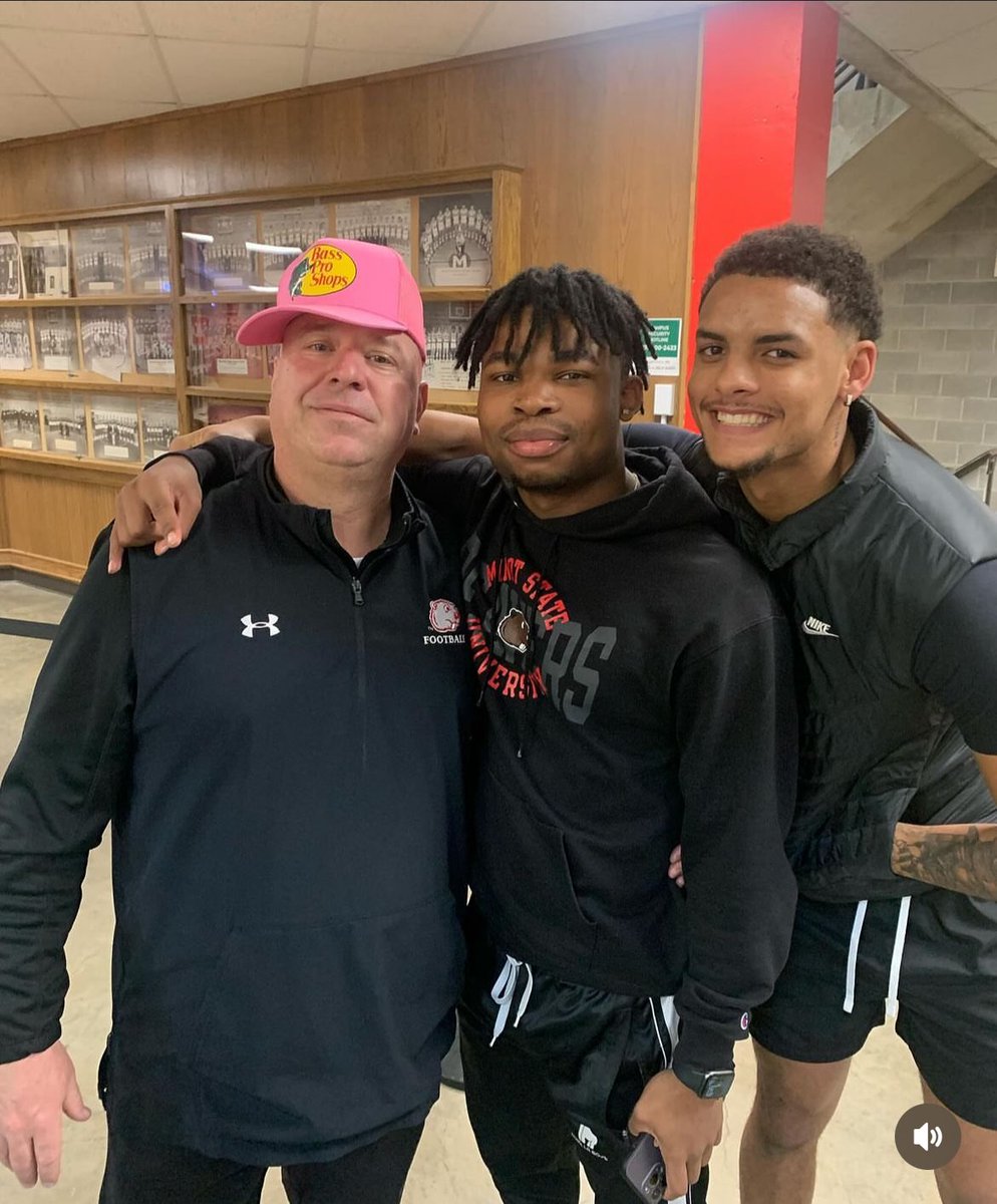 How many HC’s rockin the Bass Pro Shops fitted 😂 <a href="/coachshields/">Ian Shields</a> #WADL