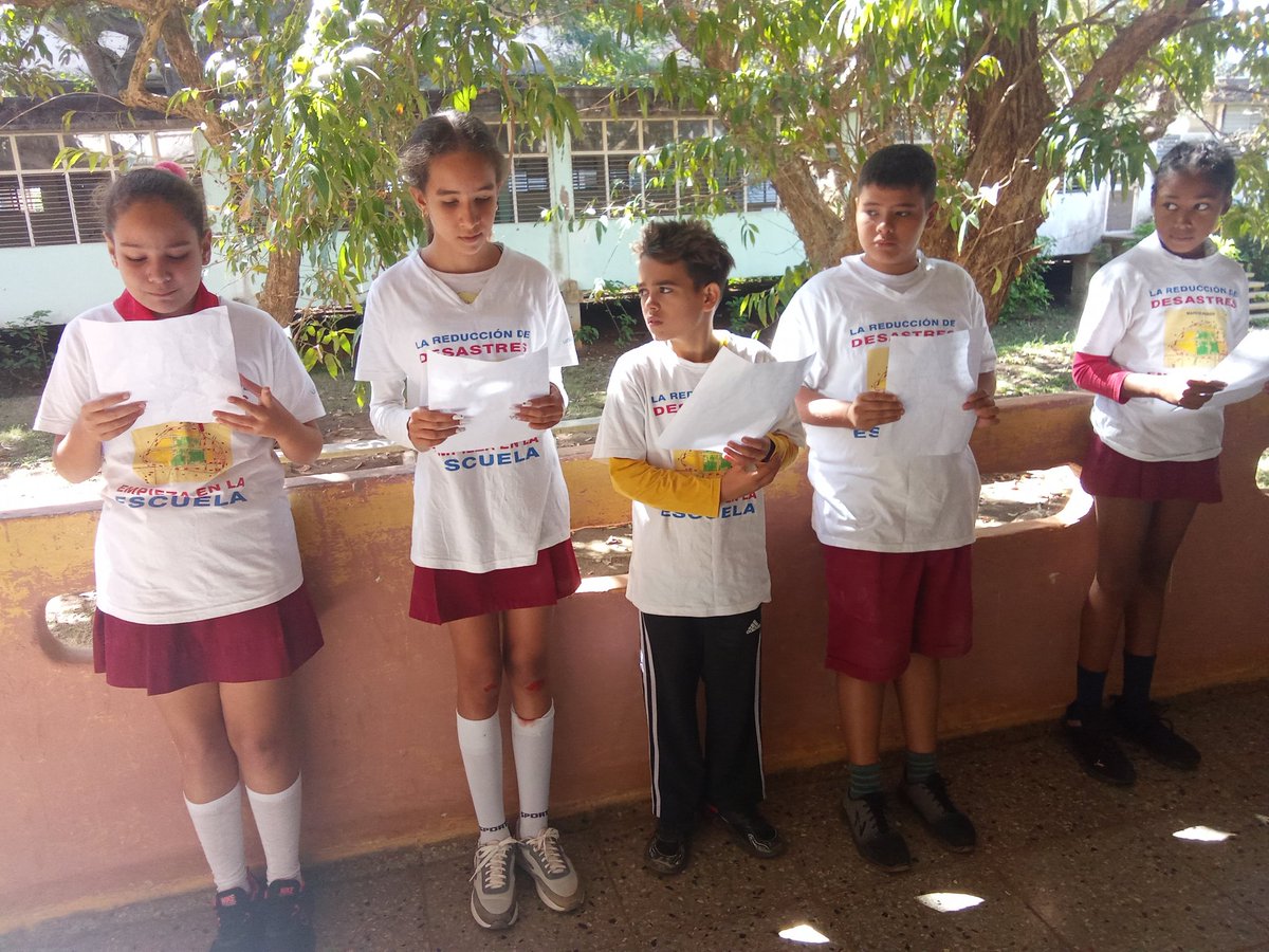 #CubaMined En el cierre de la VAM a  las instituciones educativas del consejo popular #venezuela,Ciego de Àvila alumnos y profesores realizan exposición de los trabajos de las sociedades científicas y de proyectos de grupos. #LatirXUn26Avileño #CiegodeAvila  #GuerrerosDelAlba