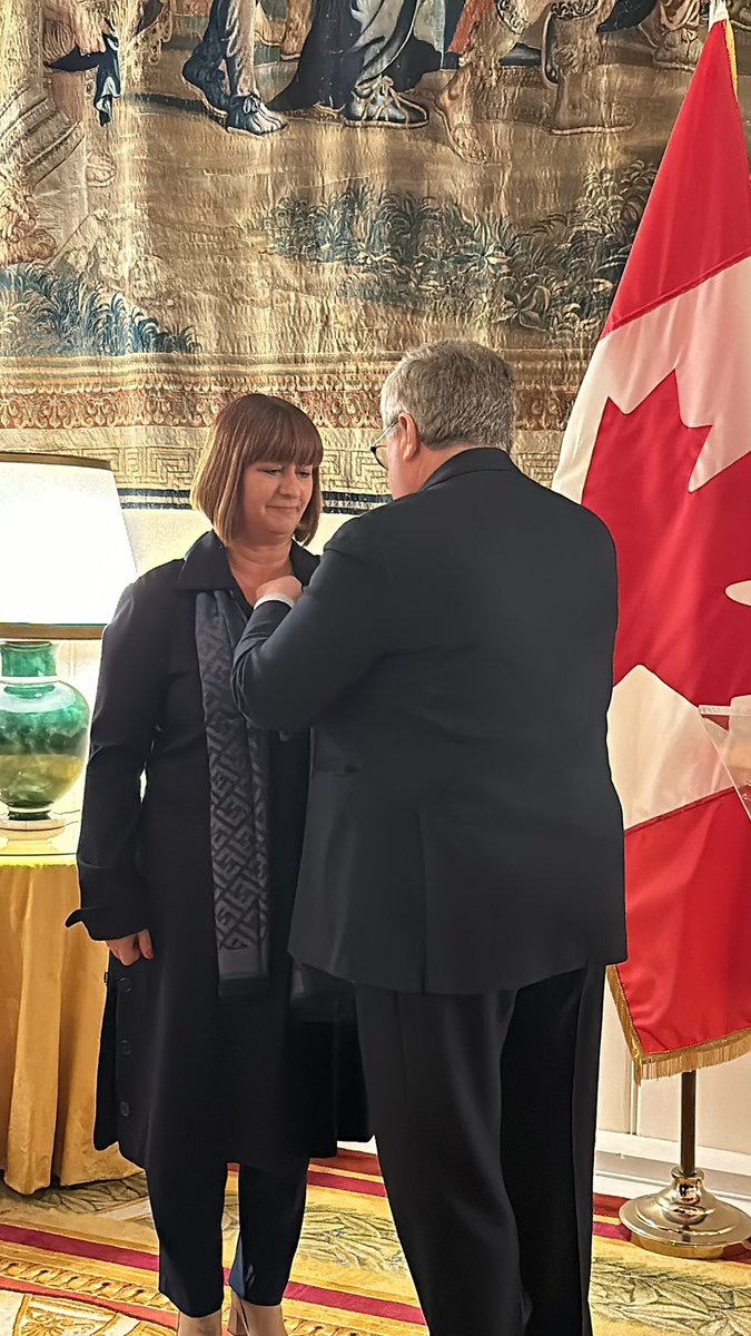 mflalonde's tweet photo. Moment privilégié ce soir  alors que l’Ambassadeur de France au Canada , @mraillet m’a honorée des insignes de Chevalier dans l’ordre national du mérite en reconnaissance de mon rôle de présidente de l’Ass. interparlementaire 🇨🇦- 🇫🇷 et mon engagement envers la francophonie au 🇨🇦 https://t.co/3Jxku4TVaw