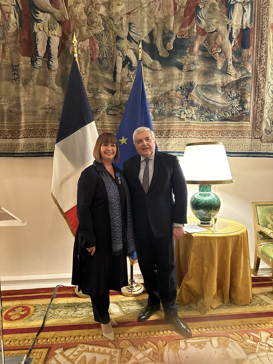 mflalonde's tweet photo. Moment privilégié ce soir  alors que l’Ambassadeur de France au Canada , @mraillet m’a honorée des insignes de Chevalier dans l’ordre national du mérite en reconnaissance de mon rôle de présidente de l’Ass. interparlementaire 🇨🇦- 🇫🇷 et mon engagement envers la francophonie au 🇨🇦 https://t.co/3Jxku4TVaw