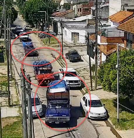 enlamiraradio's tweet photo. 🔴Wilde: cayeron "los príncipes del corte". Se dedicaban al desguace ilegal de autopartes de vehículos 👇
https://t.co/HFpGkVcbkn @PoliciaPBA #Avellaneda #ElReyDelCorte #Elvio #LosPrincipesDelCorte #Autopartes #Desguace #Repuestos #Conurbano #ZonaSur https://t.co/8vBw4rSdXd