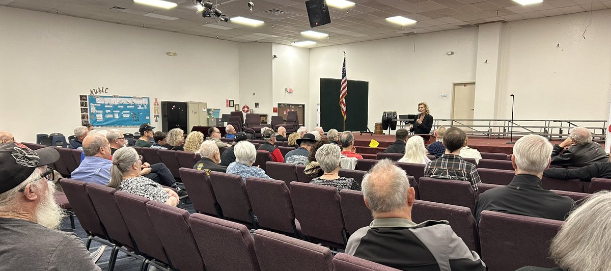 ShaneKrauser's tweet photo. Such a great event tonight! I was honored to share the stage with @WinnForCongress (Candidate US Congress - CD6). 

Our best days are ahead!

https://t.co/1hlw2WNM1n

#shaneformayor #shaneforgilbert #thepeoplesmayor #liberty #freedom #constitution #gilbertaz #gilbertazmayor #arizona #election2024 #shanekrauser #gilbertarizona #azelection2024