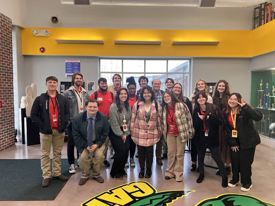 MrM_English's tweet photo. Excited to start my CEPT Field work in the classroom this week! It's been a great start to the spring semester thank you for @DrakesCreekMS for the opportunity, I can't wait to get back in the classroom and learn more! @DrMargarella https://t.co/d34XIyTZEi
