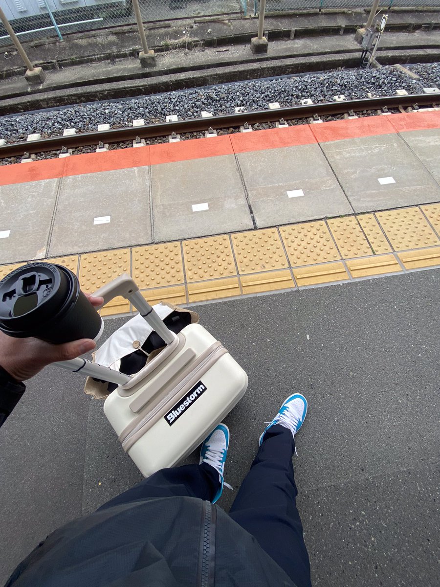 kanta_aaa's tweet photo. では大阪へ出発🚄

ライジャケの無料点検・膨張体験などなど！この展示会だけのサービスも✨
最近の大阪の近況も是非お聞かせ下さい🎶

6号館Aゾーン出入り口付近です！
お待ちしてます✨

土曜日の晩は Dの隠し名を持つ変態YOSHIKIとの久々の釣り🛥
高級タックル貸してなぁ〜🤣
@fishing_life1 https://t.co/CbK8a60xw9