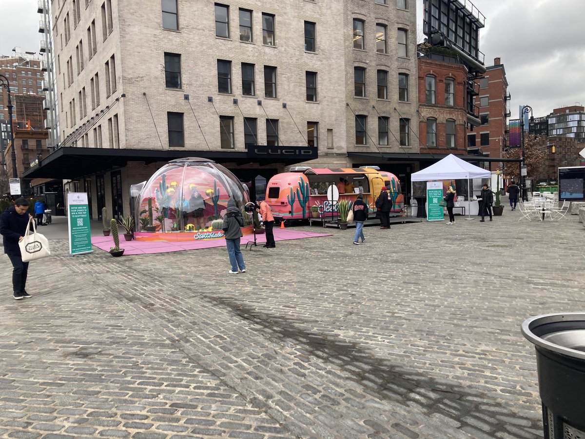 GooManager's tweet photo. @jpbrammer They currently have a display up in the Meatpacking District encouraging cold New Yorkers to visit sunny beautiful Scottsdale, AZ https://t.co/PARASUe0EX