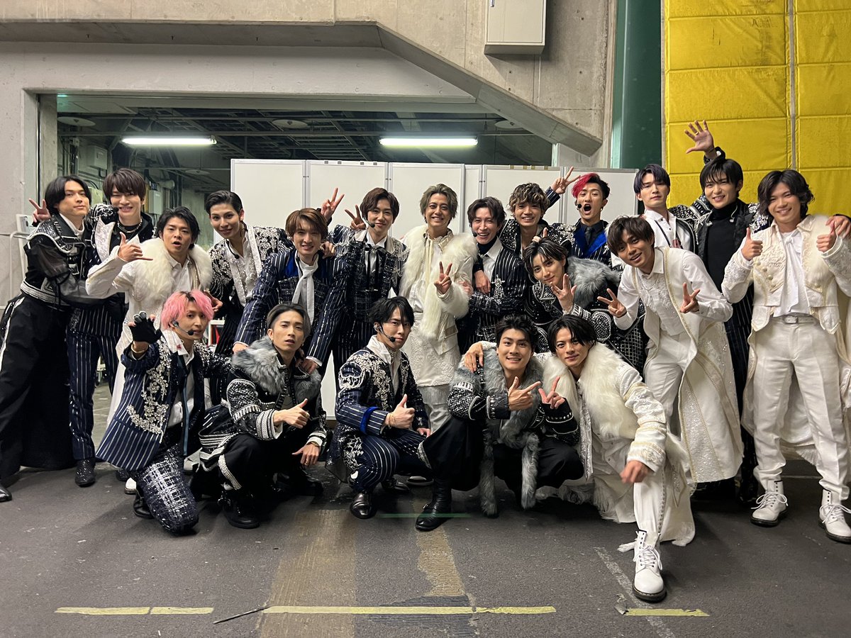 2416ix's tweet photo. pictures that worth more than 100 million yen https://t.co/BQbic1CjVs