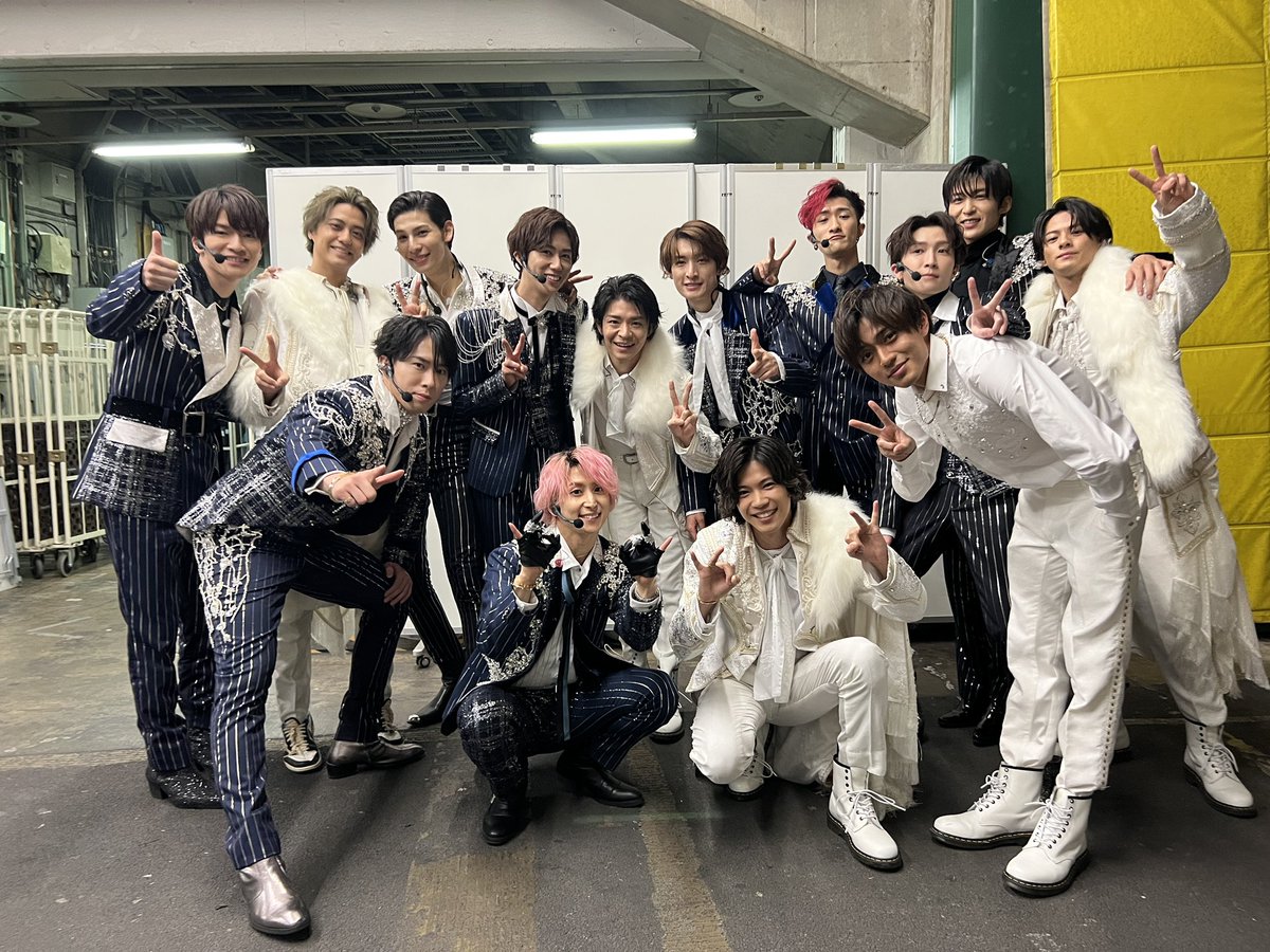 2416ix's tweet photo. pictures that worth more than 100 million yen https://t.co/BQbic1CjVs
