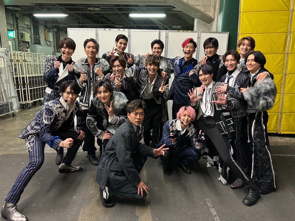 2416ix's tweet photo. pictures that worth more than 100 million yen https://t.co/BQbic1CjVs