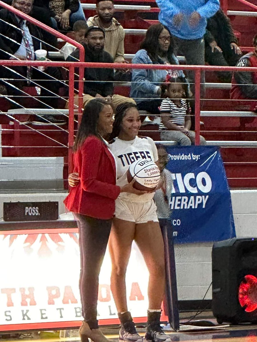 panola_south's tweet photo. Congratulations to @shania_fondren on becoming a part of the 1000-point club! We're so proud of you, Nia! 👑❤️💙👑 https://t.co/22pmWDd1jx