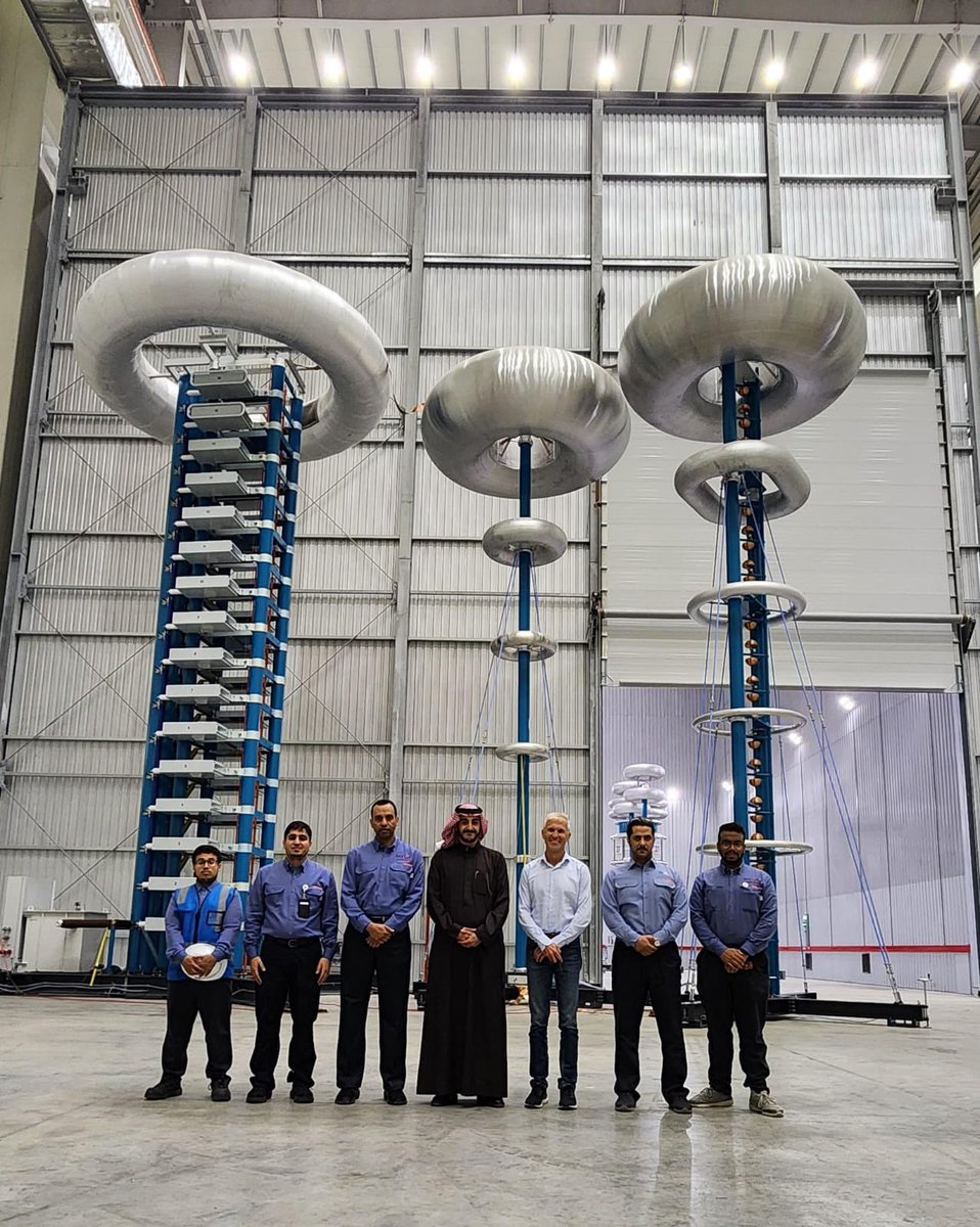 GCCELAB's tweet image. The Chief Environment Officer  at #NEOM, Professor Richard Bush and Eng. Salman Al-Ghamdi, Director of Environmental Management Strategy at @NEOM, visited the #GCCLAB where the delegation visited the laboratory complex and explored  the company’s various technical capabilities.…