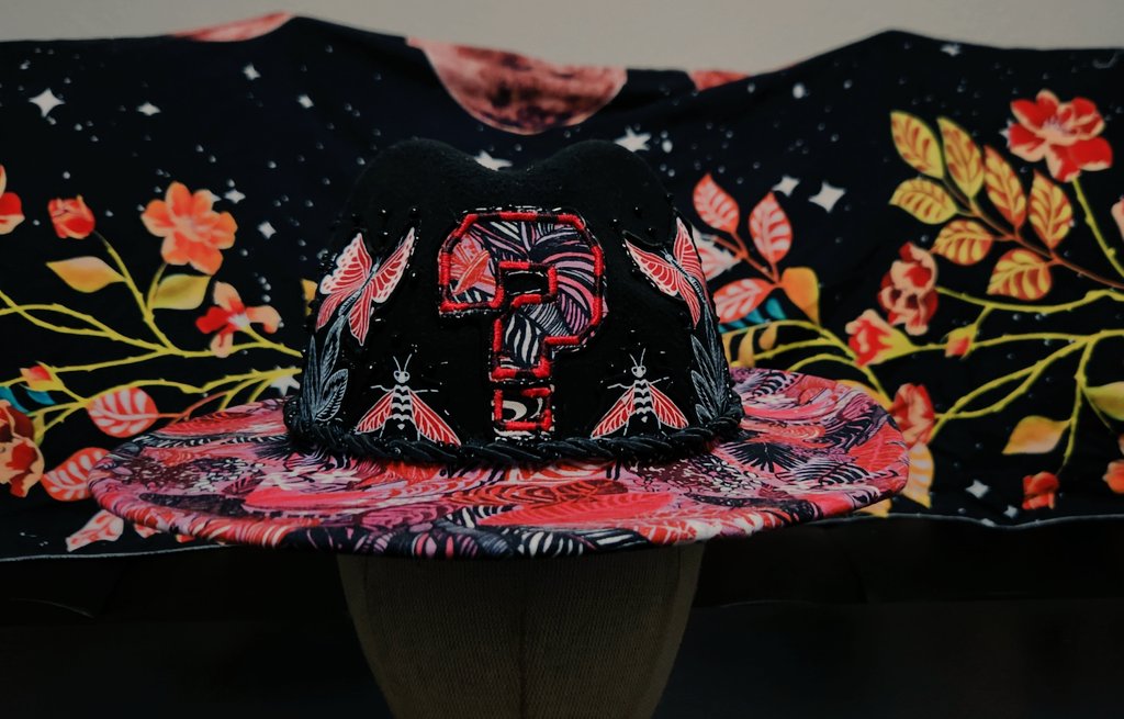 psychedelicatee's tweet image. Custom one of a kind handmade Tipper hat available now and ready to ship! 

threadzby7enty.etsy.com/listing/165642…