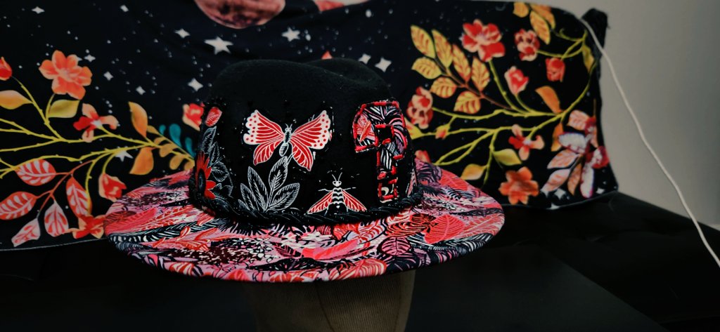 psychedelicatee's tweet image. Custom one of a kind handmade Tipper hat available now and ready to ship! 

threadzby7enty.etsy.com/listing/165642…