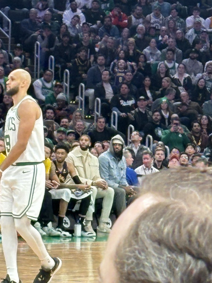 kymarshall18's tweet photo. @KingJames even though you couldn’t play tonight it made my sons night being able to see his favorite guy ! https://t.co/3G81f9Z91b
