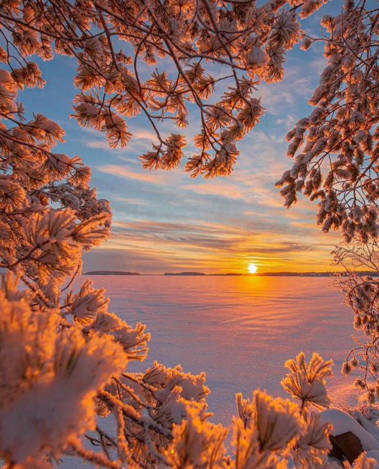 Beautiful nature. I hope someone can accompany me to watch the sunset together.