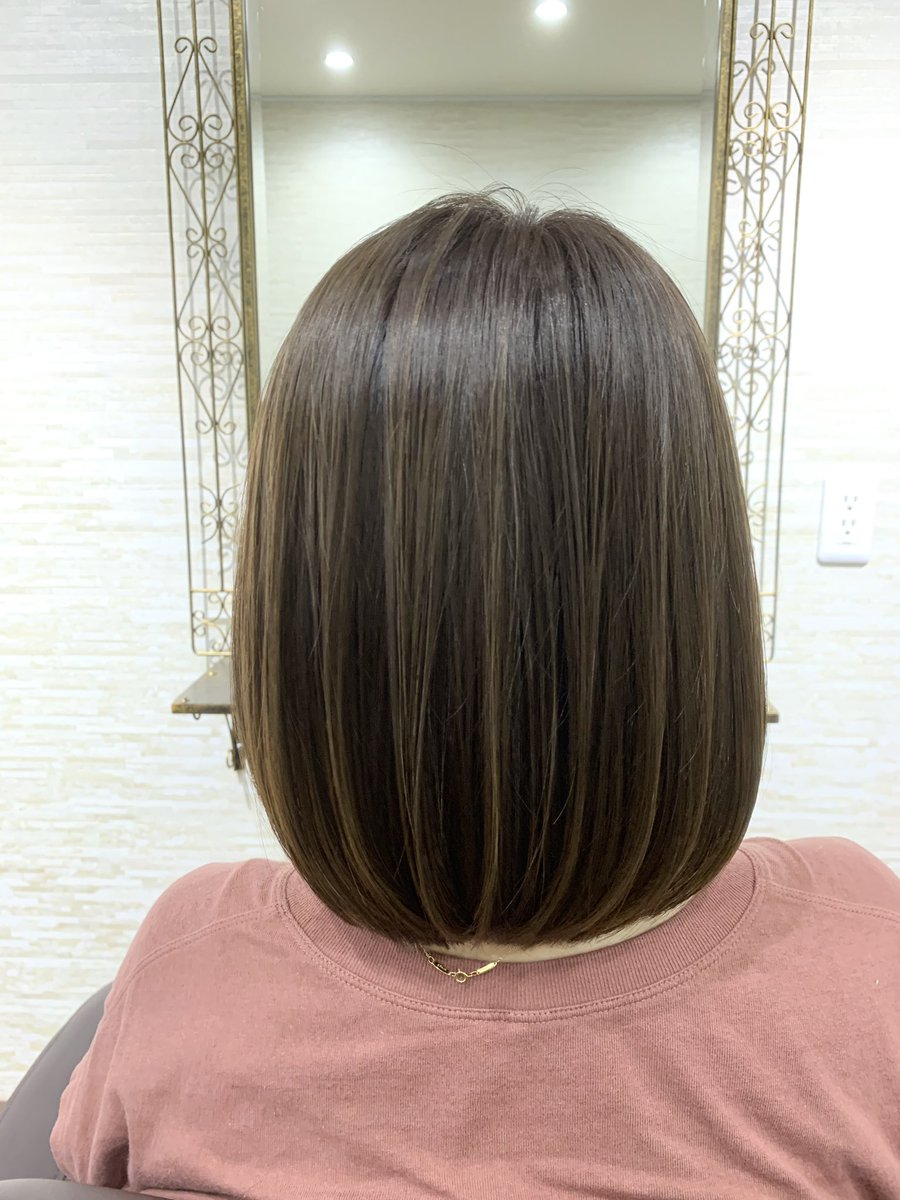 2年ぶりのお客様
転勤で一度離れてしまったのですが、この度奇跡的に戻ってくる事が出来たのでご来店してくれました。転勤先で美容室難民になって困っていたそうです。美容室探しって本当難しいですよね。