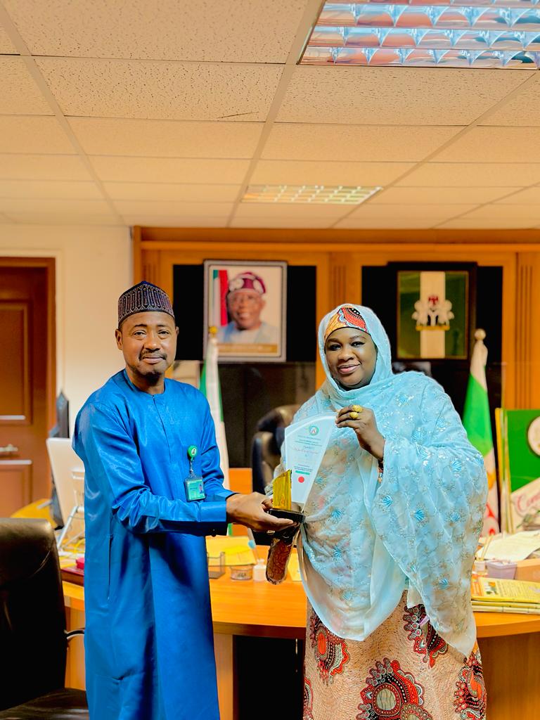 drmmariya's tweet photo. Yesterday, a Special Recognition Award was presented to me by the ECOWAS Youth &amp; Sports Development Centre at the 2nd ECOWAS Abuja International Marathon with the Theme “Run For Unity And Integration". https://t.co/zlN9tKmtSd