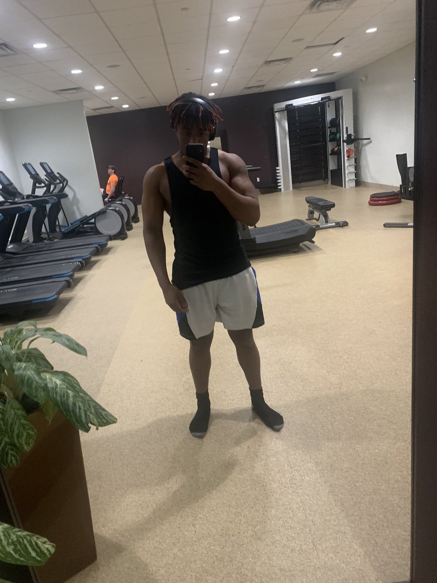 50liveee's tweet image. Workout sesh before the showcase🥷💫🥇#imdiffrent #bediffrent
@CoachRich_MSJ 
@PrepRedzoneIN 
@Coach_BHaines 
@coachcurtis42