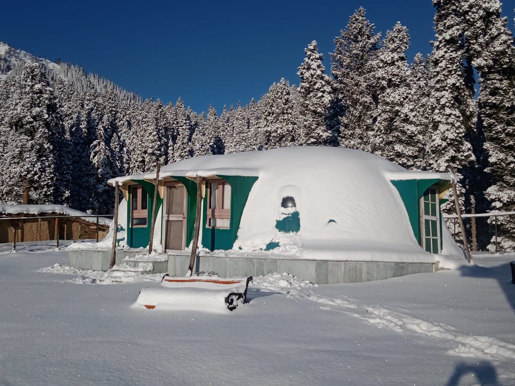 JandKTourism's tweet photo. A beautiful crisp morning at Dodhpathri.
Adventure awaits! 
#snow #WinterWonderland #snowfall #dodhpathri #offbeat #destination #budgam #kashmir #TravelGoals @diprjk https://t.co/t7KNg0oDuj
